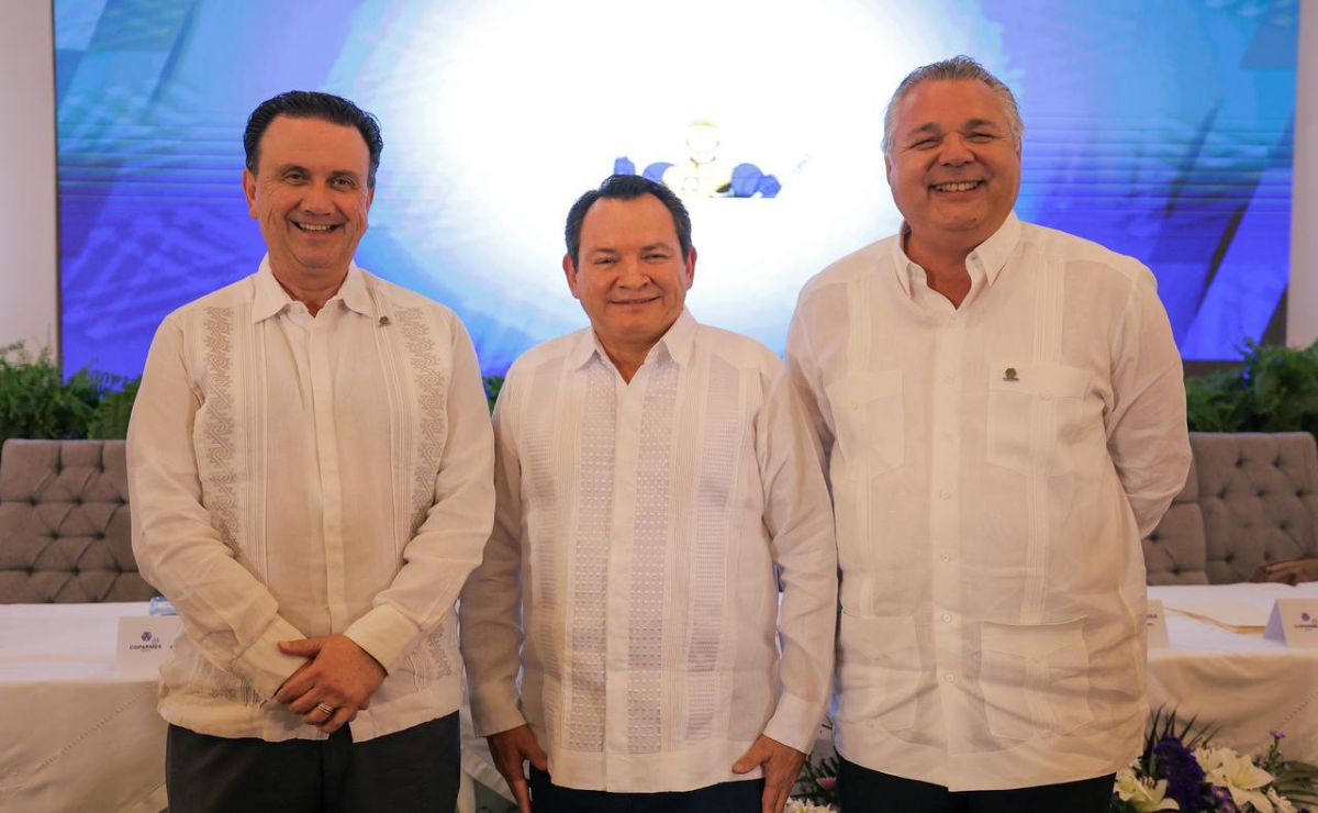 Joaquín Díaz Mena encabeza toma de protesta del Consejo Directivo de Coparmex Mérida - joaquin-diaz-mena-con-integrantes-de-coparmex-merida