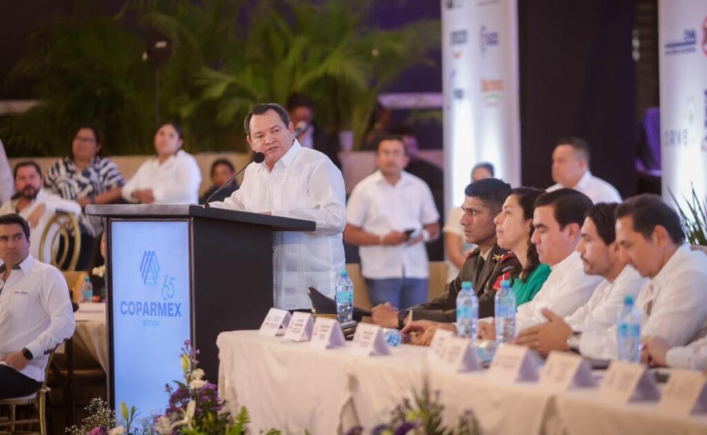 Joaquín Díaz Mena encabeza toma de protesta del Consejo Directivo de Coparmex Mérida