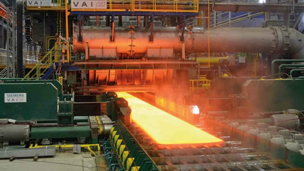 Jueza frena subasta de la empresa de acero Altos Hornos de México y pospone su venta