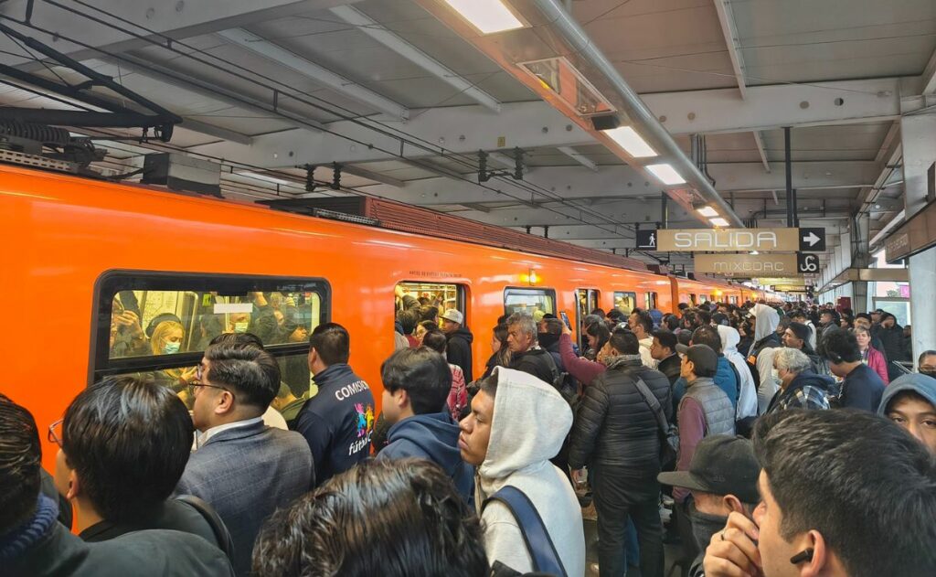 Metro CDMX registra afluencia alta en cinco líneas; advierte retrasos