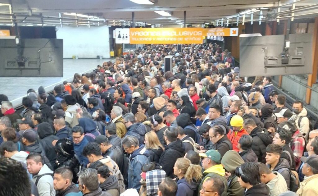 Metro CDMX, con alta afluencia y retrasos en 8 líneas