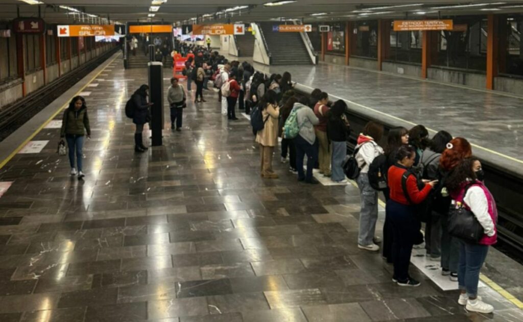 ¿Qué líneas del Metro CDMX presentan retrasos hoy lunes 9 de febrero?