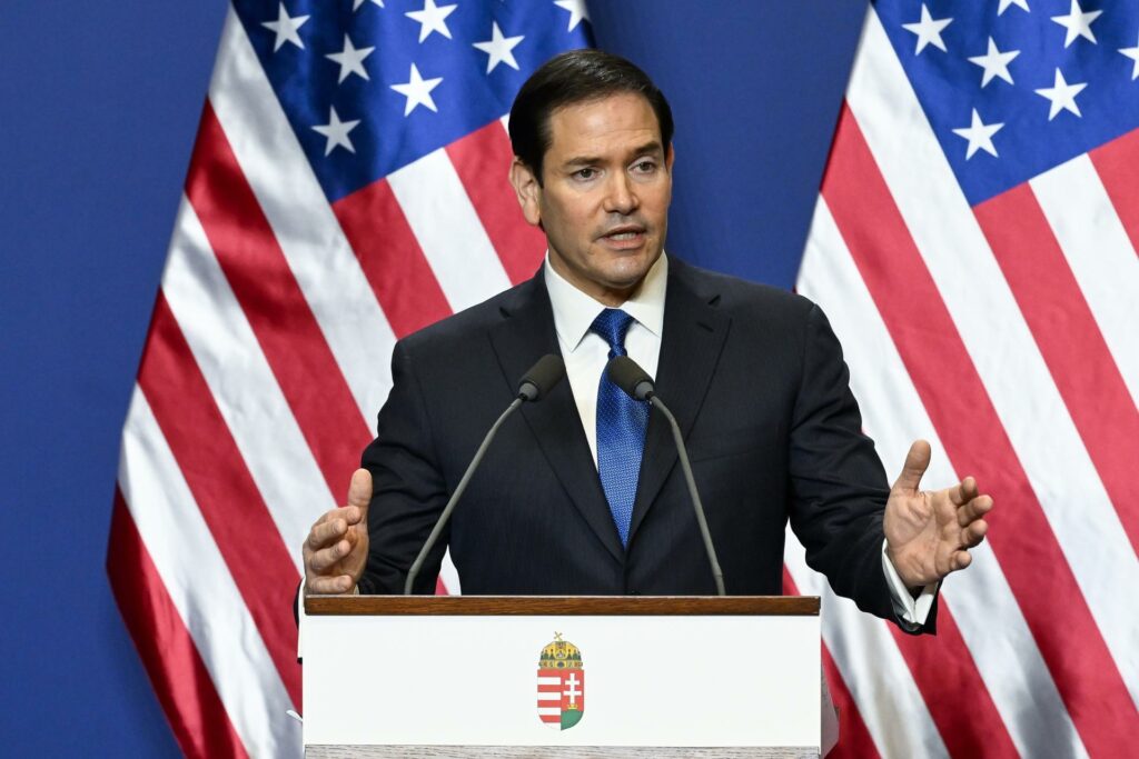 Marco Rubio afirma que “no es fácil” pactar con Irán porque está dirigido por clérigos “radicales”
