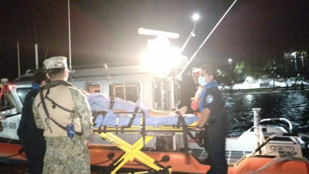Marina traslada a dos heridos de bala desde Isla Mujeres a Cancún - marina-traslada-a-dos-heridos-de-bala-desde-isla-mujeres-a-cancun-2-1024x576