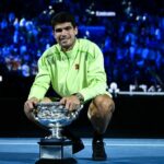 Alcaraz se impone ante Djokovic y gana el Abierto de Australia