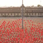 Spencer Tunick regresa a México tras 19 años de sus fotos al desnudo en el Zócalo