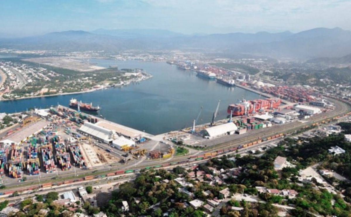 Puerto de Manzanillo opera con normalidad, aclara la Marina