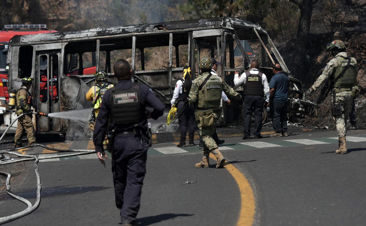 Reanudan corridas del transporte de pasajeros tras violencia por abatimiento de ‘el Mencho’ Reanudan corridas del transporte de pasajeros tras violencia por abatimiento de ‘el Mencho’