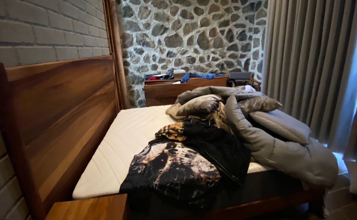 Así es Tapalpa Country Club, exclusivo fraccionamiento donde fue detenido 'el Mencho' - recamara-en-planta-alta-de-cabana-en-la-que-se-hospedaba-el-mencho