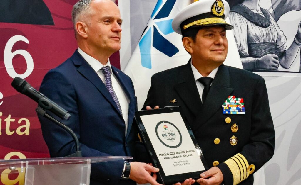 Reconocen al AICM como el tercer aeropuerto m&aacute;s puntual del mundo