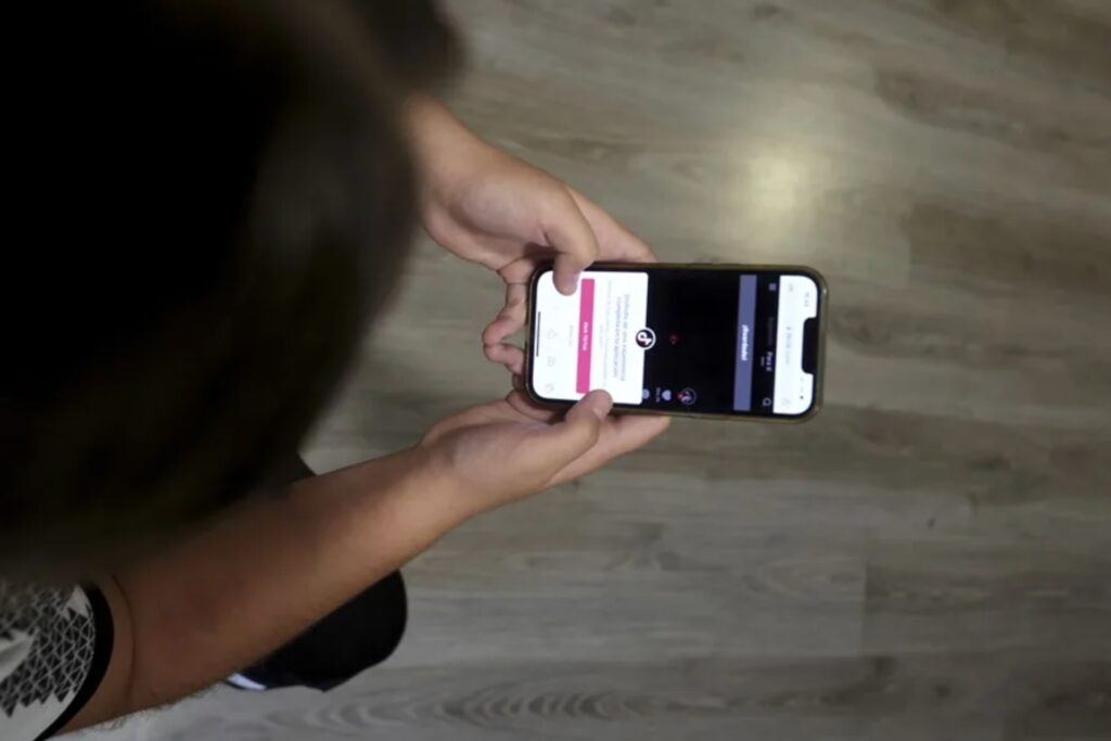 Espa&ntilde;a prohibir&aacute; el acceso a las redes sociales a menores de 16 a&ntilde;os