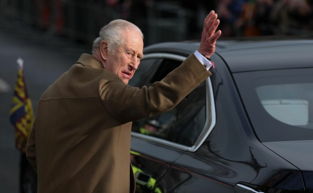 Video: Encaran y abuchean al rey Carlos III por el caso Epstein