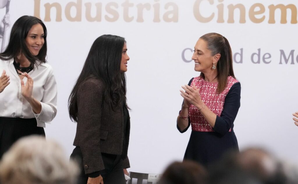 Salma Hayek reconoce el apoyo de la presidenta Sheinbaum a la industria cinematográfica