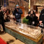 Restos de San Francisco de Asís se exponen al público por primera vez