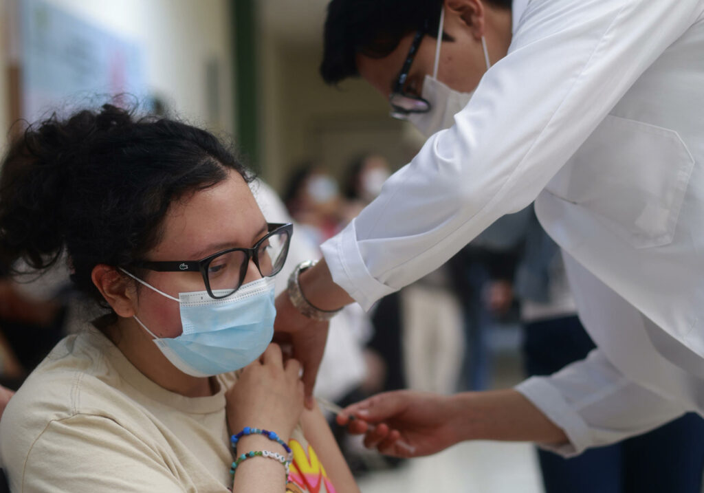 Gobierno lanza plan de vacunación en 11 estados por brote de sarampión