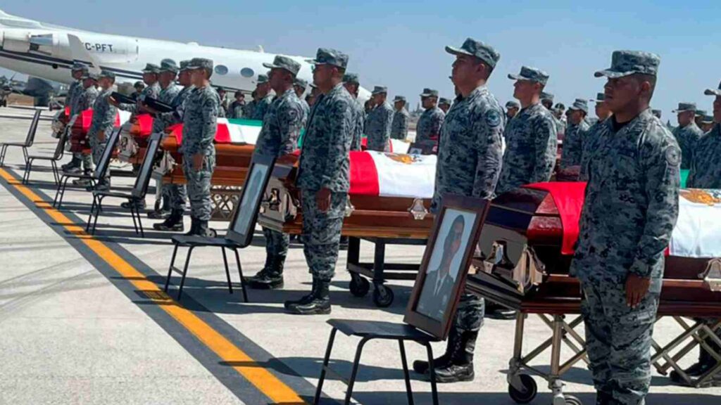 Defensa rinde honores a militares caídos tras operativo en Jalisco