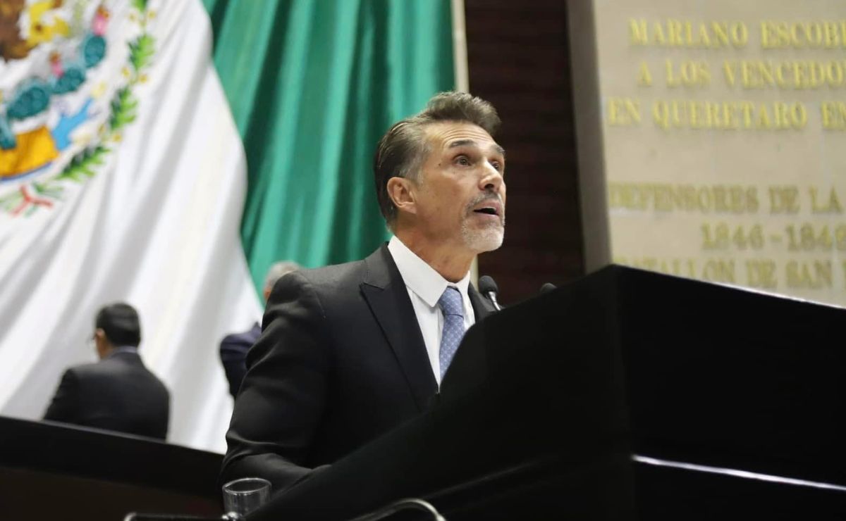 Morena suspende derechos políticos a Sergio Mayer por entrar a LCDLF