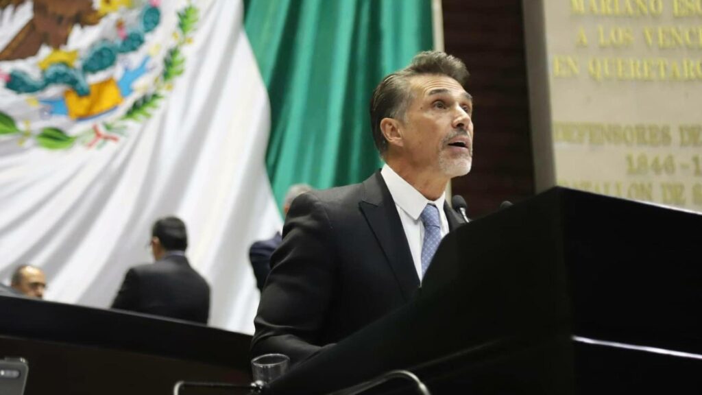 Sergio Mayer solicita licencia indefinida como diputado; participará en La Casa de los Famosos