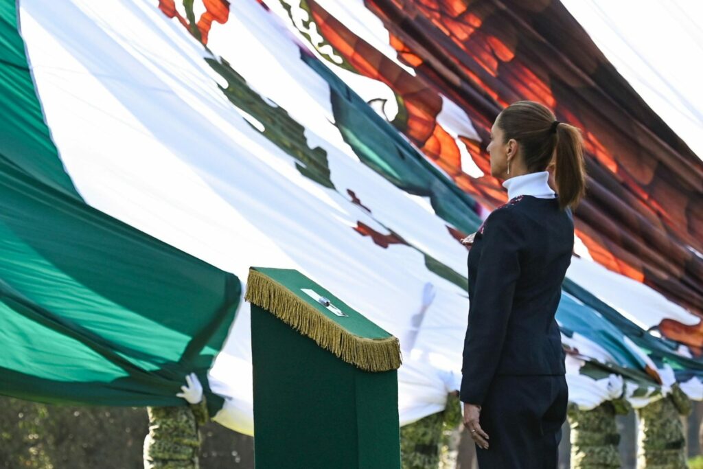 “México es dignidad, valentía y grandeza”: Sheinbaum en el Día de la Bandera