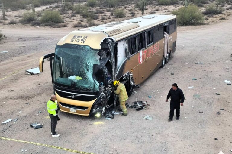 Choque carretero en Sonora deja al menos 4 muertos y 25 heridos