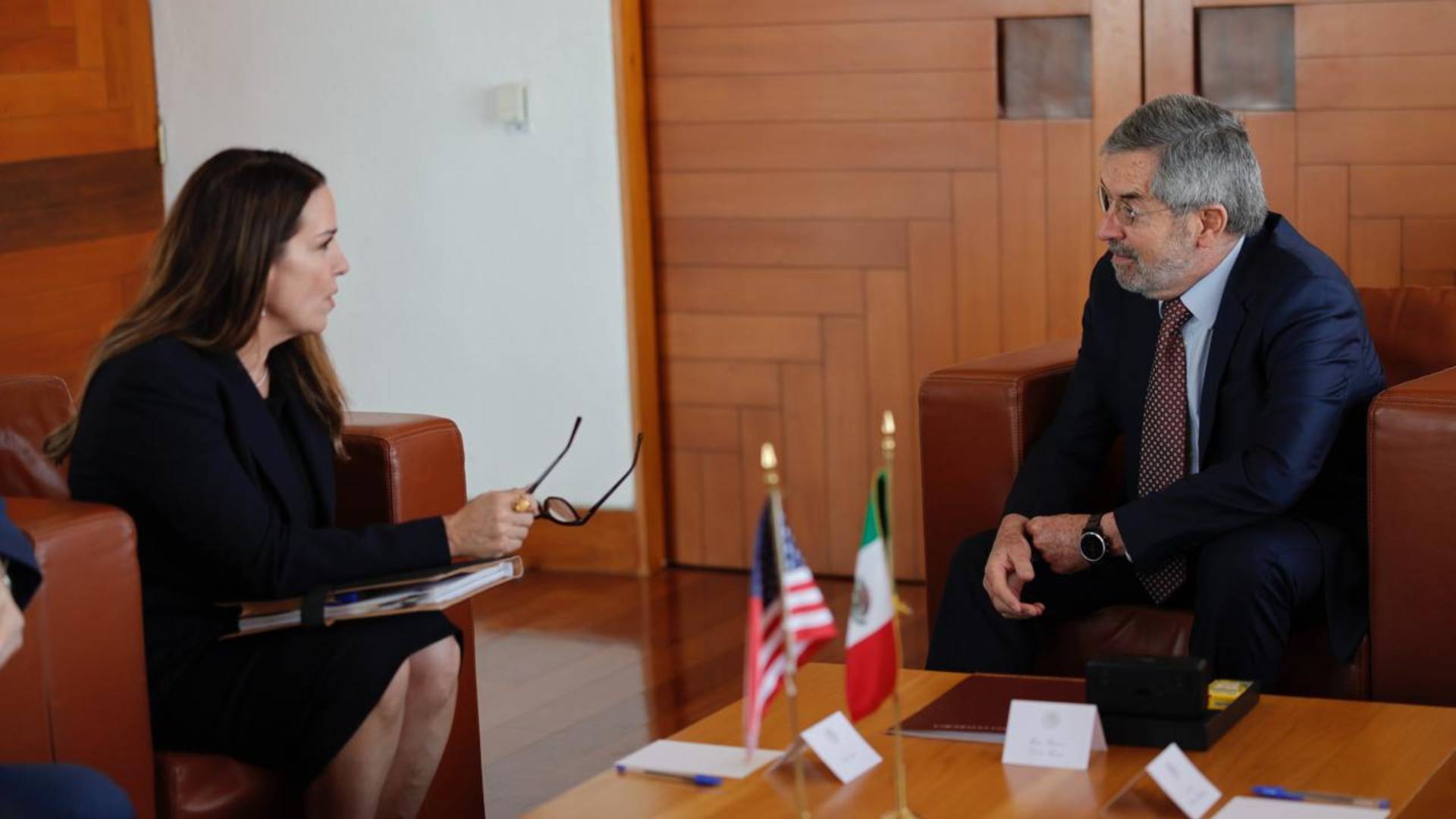 SRE y Oficina Antidrogas de EE.UU. refuerzan coordinación contra narcotráfico y tráfico de armas