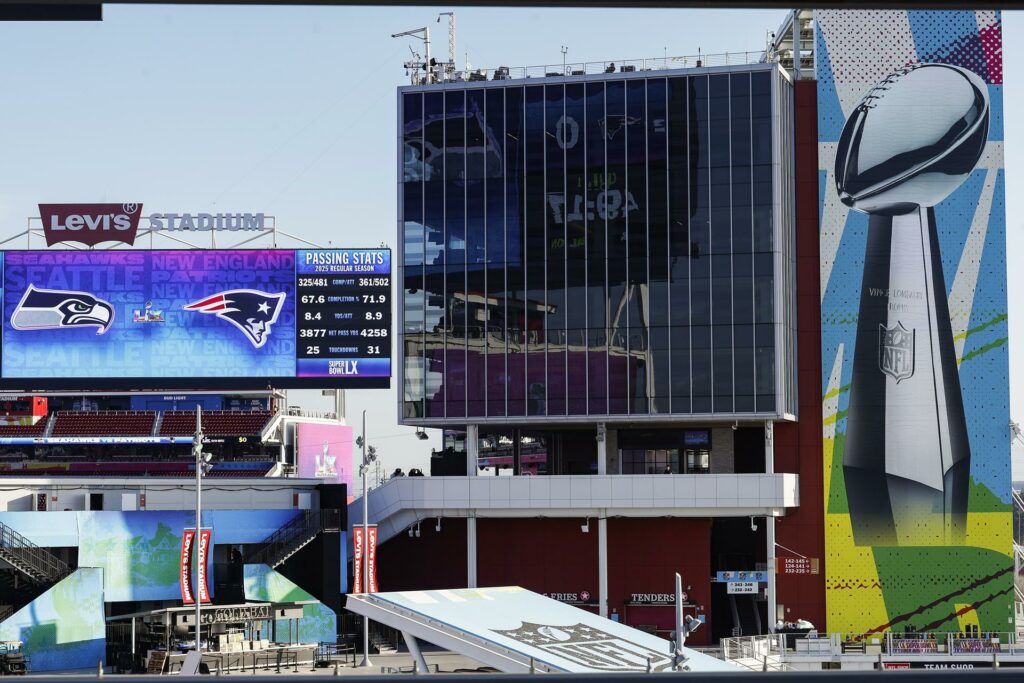 SRE emite recomendaciones a mexicanos para el Super Bowl 2026 en California; llama a actuar con respeto
