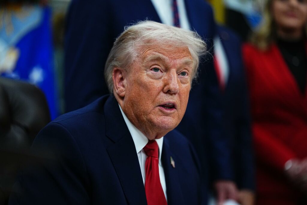 Trump anuncia que India dejará de comprar petróleo de Rusia y le rebaja los aranceles