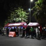 Vacunan de madrugada contra el sarampión en CDMX