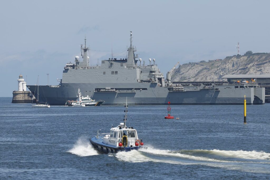 EE.UU. despliega un buque con 3 mil 500 marinos en medio de la guerra contra Irán