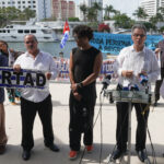 Cubanos solicitan a Trump que les permita enviar un barco a la isla con ayuda desde EE.UU.