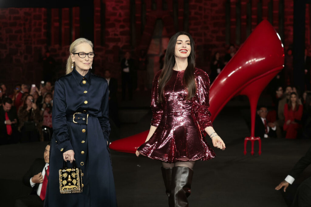 Meryl Streep y Anne Hathaway brillan en pasarela por estreno de ‘ The Devil Wears Prada 2 ‘ en México