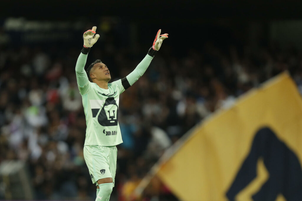 Keylor Navas renueva contrato con Pumas hasta 2027