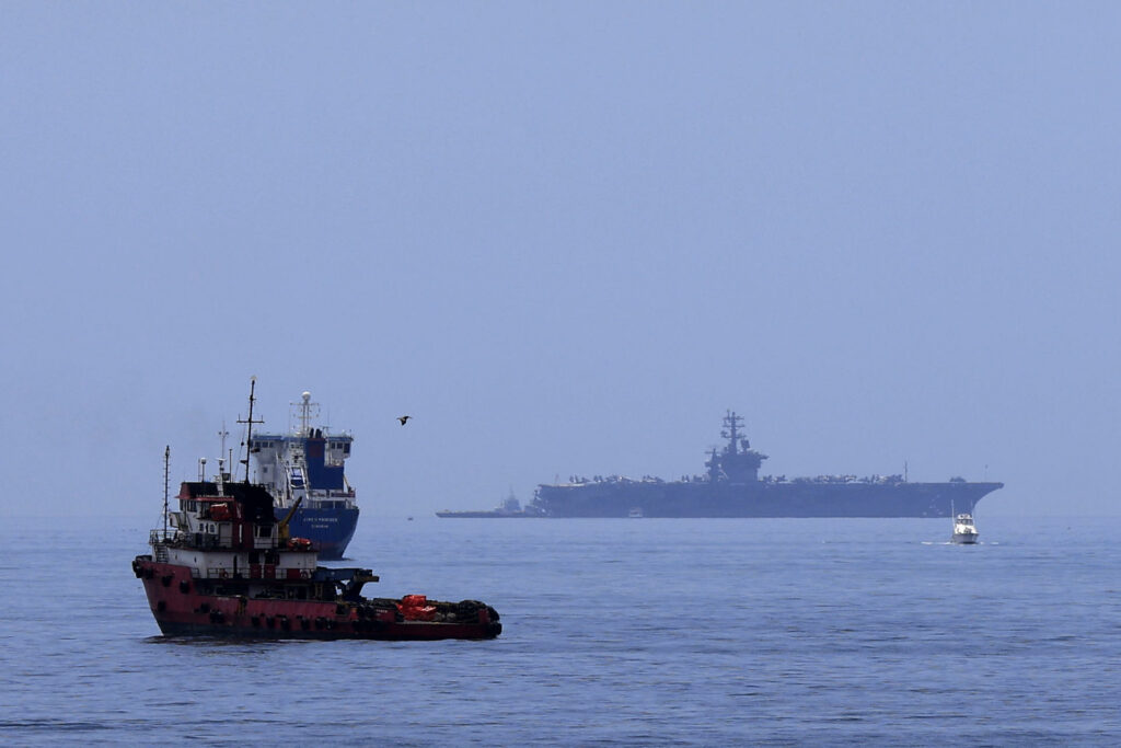 El portaaviones nuclear Nimitz de EE.UU., próximo a darse de baja, espera en aguas panameñas