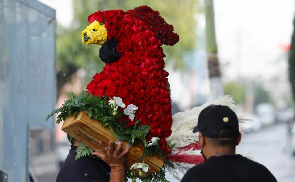 Sepultan a ‘el Mencho’ en Zapopan; su féretro fue dorado
