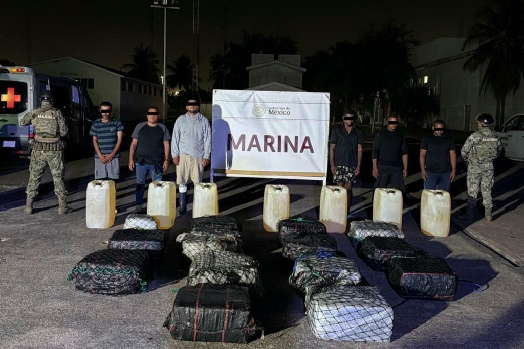 Aseguran 650 kilogramos de cocaína frente a costas de Michoacán; hay seis detenidos