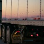 Autoridades hallan a 229 migrantes al interior de tráiler en Veracruz