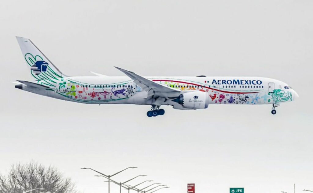 Aeroméxico recibe distintivo de ‘Marca Famosa’