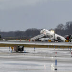 Reabren pista del aeropuerto LaGuardia de Nueva York donde ocurrió accidente de avión