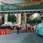 Manifestantes bloquean la autopista México-Cuernavaca, a la altura de la caseta de Tlalpan