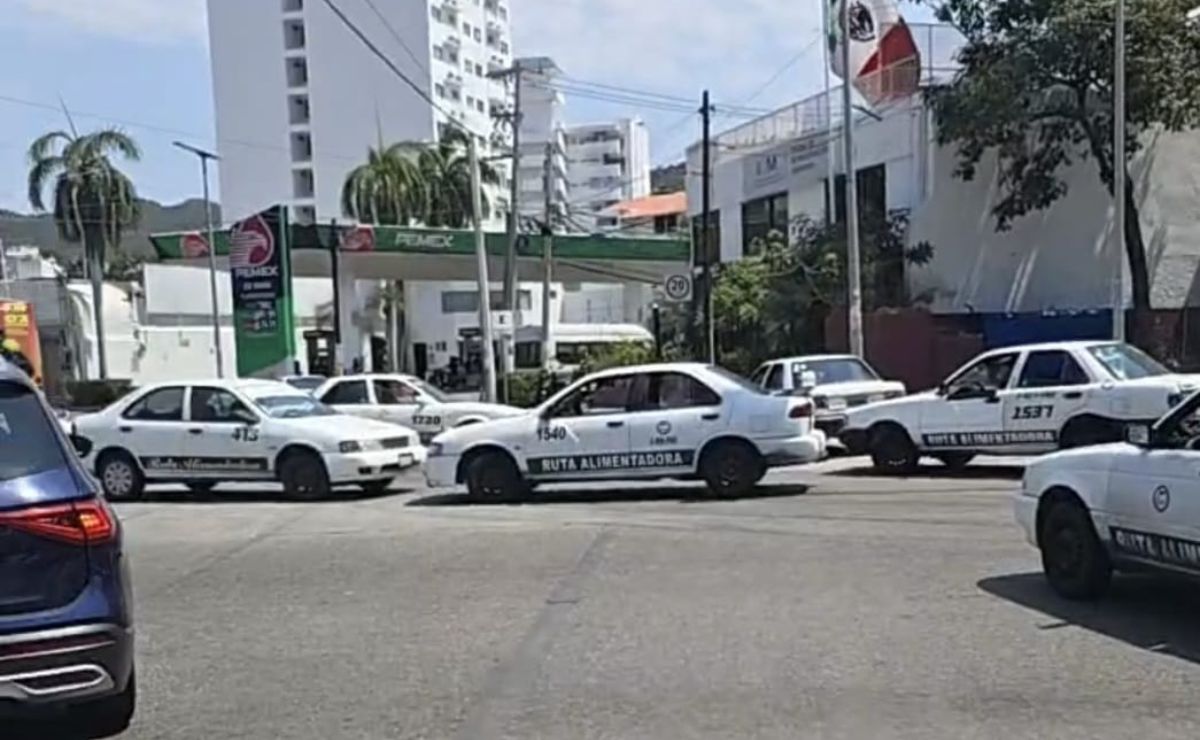 Asesinan a familia en Acapulco; taxistas bloquean la Costera Miguel Alemán