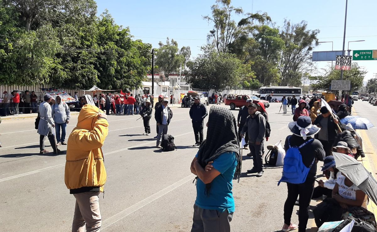 Bloqueos desquician el centro de Oaxaca; al menos 4 grupos se manifiestan