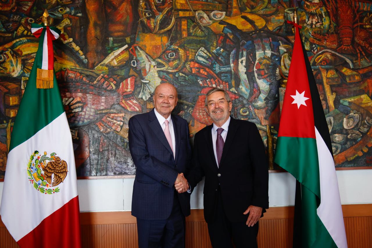 Canciller De la Fuente recibe al presidente del Senado de Jordania