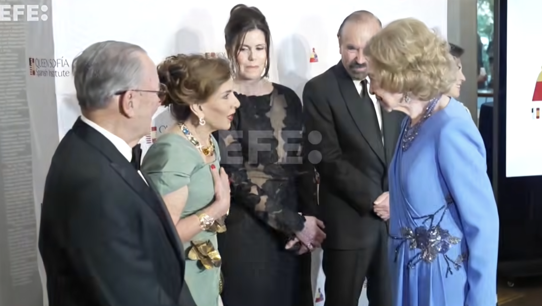 La reina Sofía de España entrega los Premios Sofía a la Excelencia en Miami