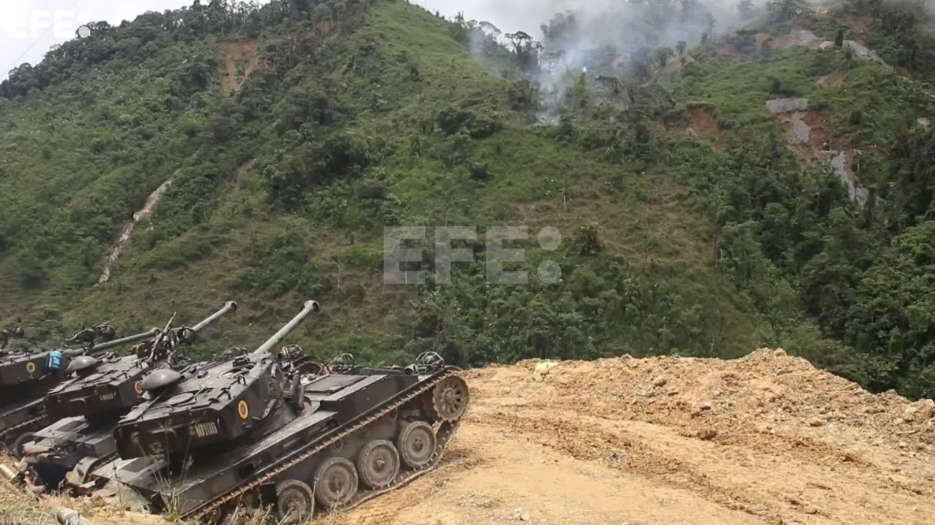 Ejercito ecuatoriano bombardea una zona de minería ilegal en una localidad fronteriza con Colombia