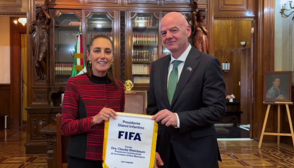 Sheinbaum promete al presidente de la FIFA inauguración “histórica” para el Mundial