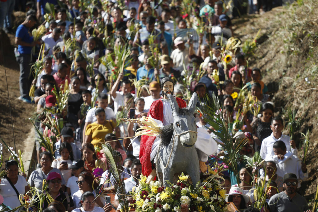 Católicos de América Latina piden en el Domingo de Ramos acabar con las guerras e injusticias