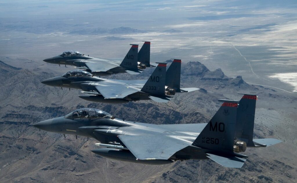 Kuwait derriba, por error, tres cazas estadounidenses; pilotos sobrevivieron