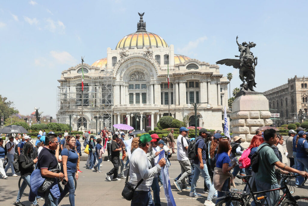 Maestros se enfrentan con la Policía durante marcha de protesta en CDMX - cc06996a89df63495643cc3a9be57482b0e74a0ew-1024x683