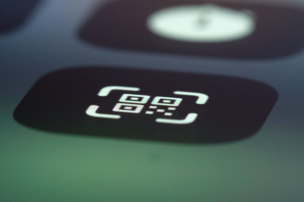 Policía Cibernética de SSC CDMX alerta sobre nueva modalidad de fraude con códigos QR en paquetes