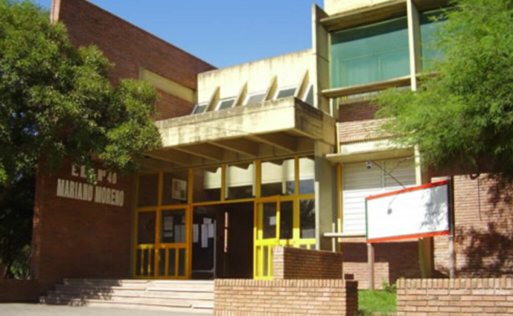 Alumno mata a compañero y hiere a otros dos durante honores a la bandera